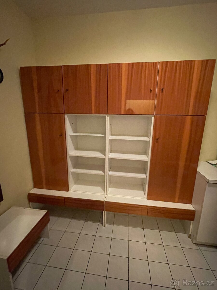 Retro obývací stěna, různě sestavitelná.