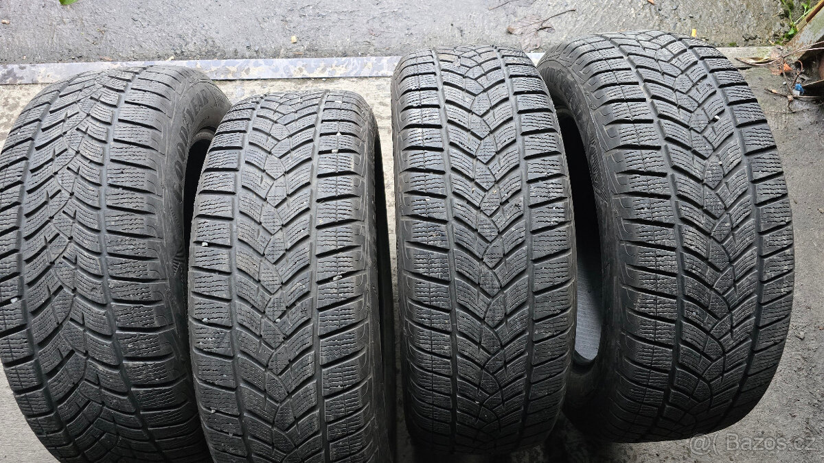225/60/17 4x zimní pneu Good Year