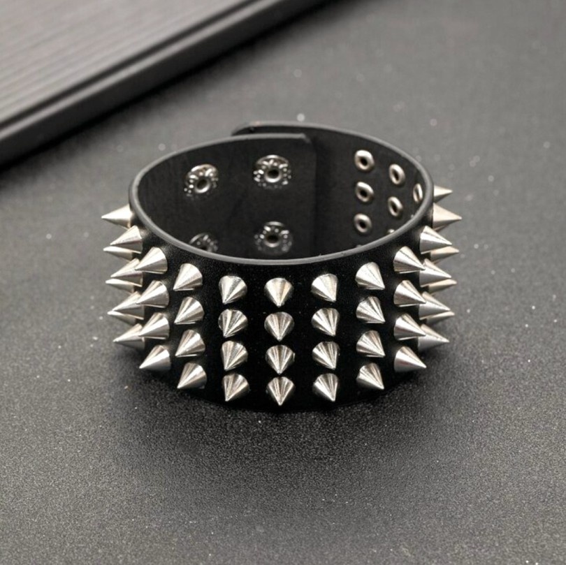 Nový metalový kožený náramek s hroty se dvěmi rozsahy zapíná