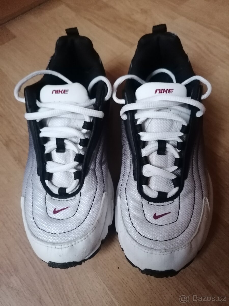 Botasky NIKE