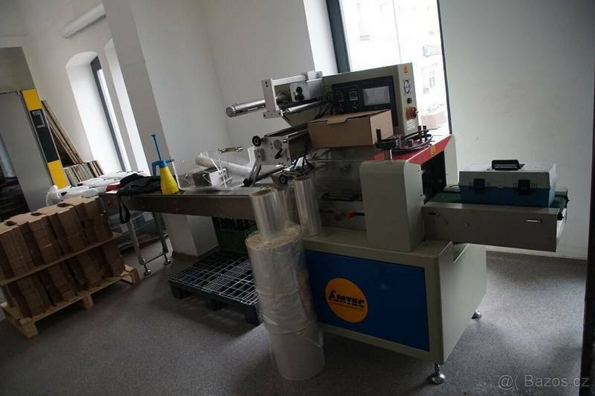 Balicí stroj s průtokovým obalem BluePack Machines typ FLOWw