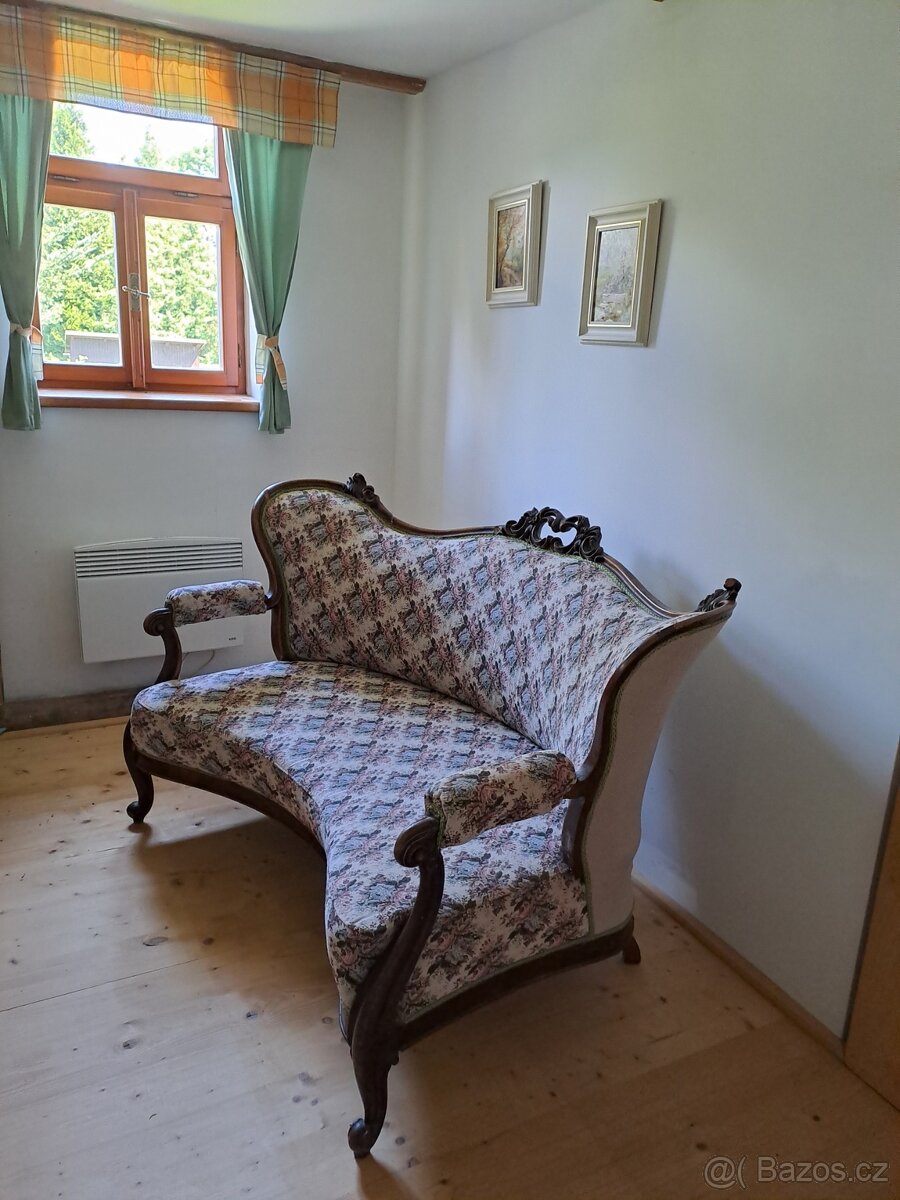 Zámecká sofa