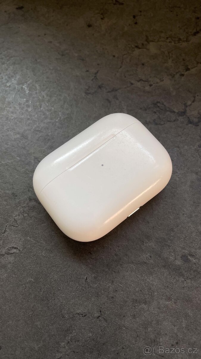 AirPods Pro 2 gen - PROBLÉM S POUZDREM