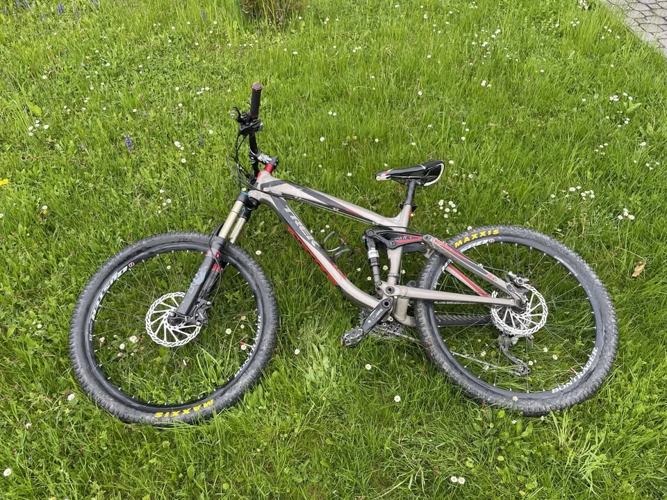 Celoodpružené kolo Trek Remedy 8
