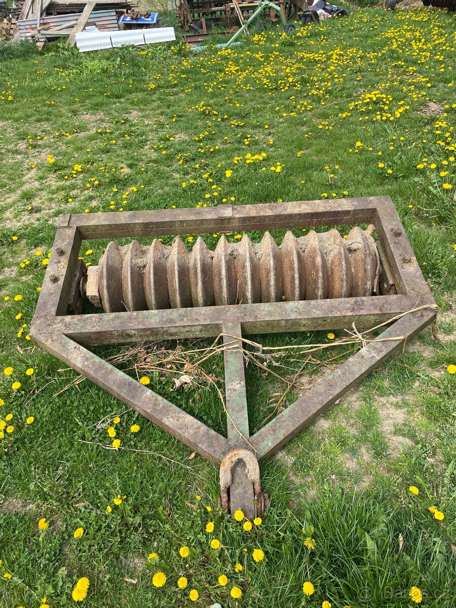 Závaží, válce, hrudořezy