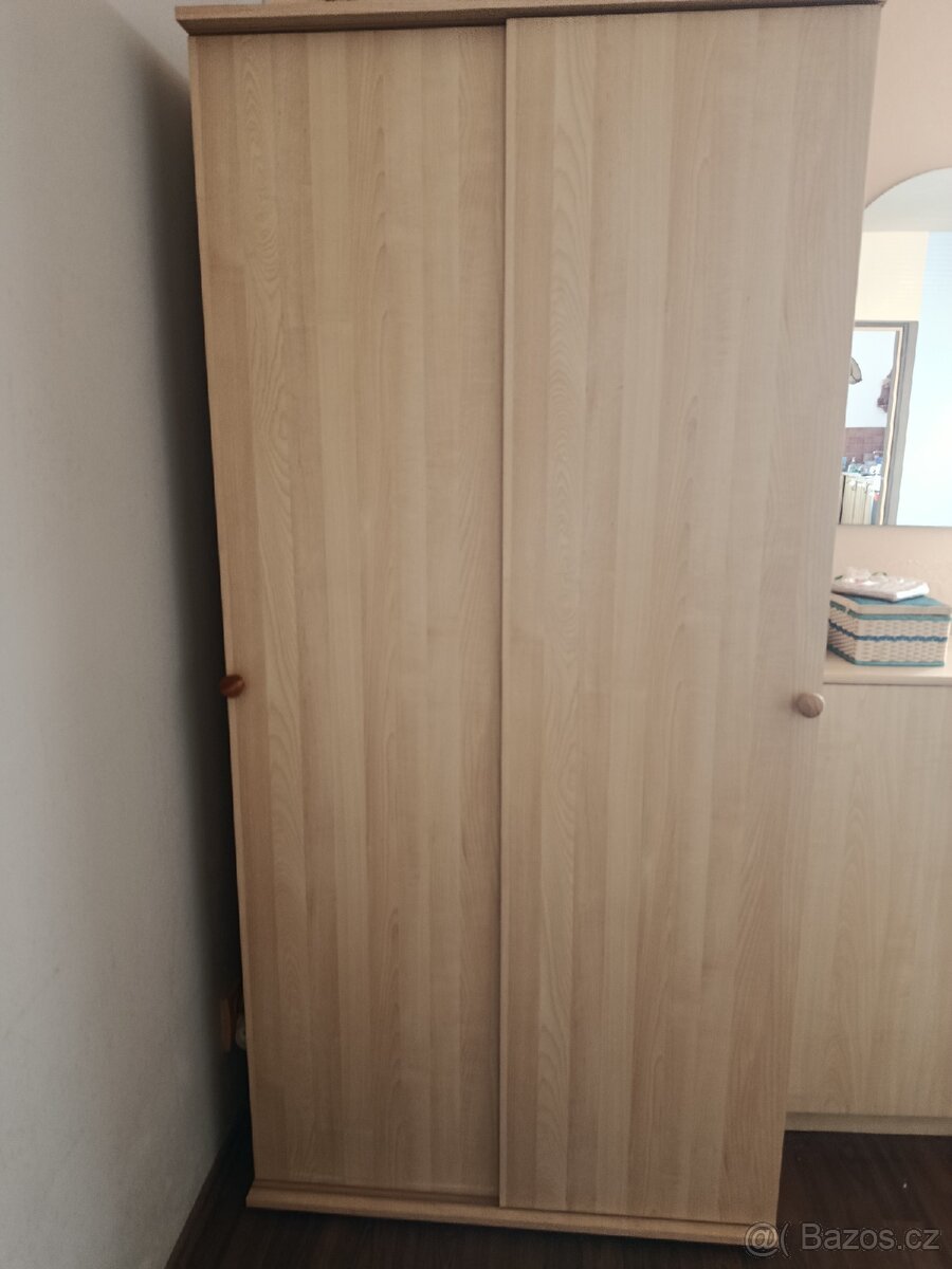4ks skříň s posuvnými dveřmi
