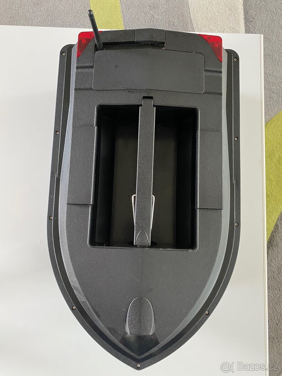 Zavazeci lodička TL 380 manuální GPS,sonar