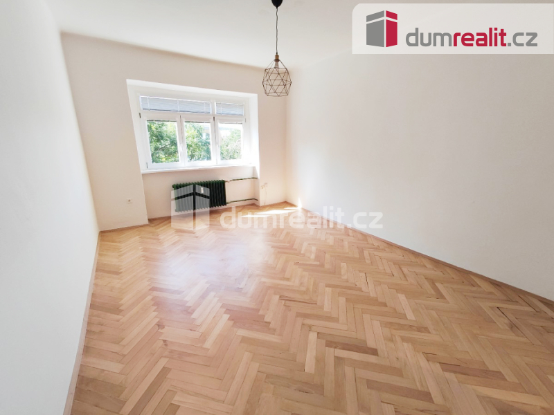 Světlý byt 2+1 s balkonem, 62 m2 + 2,9 m2 balkon, 1.patro, O