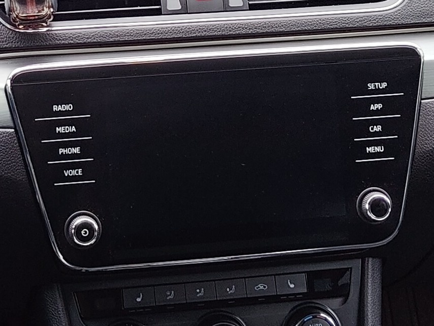 Displej autorádio Škoda Superb 3