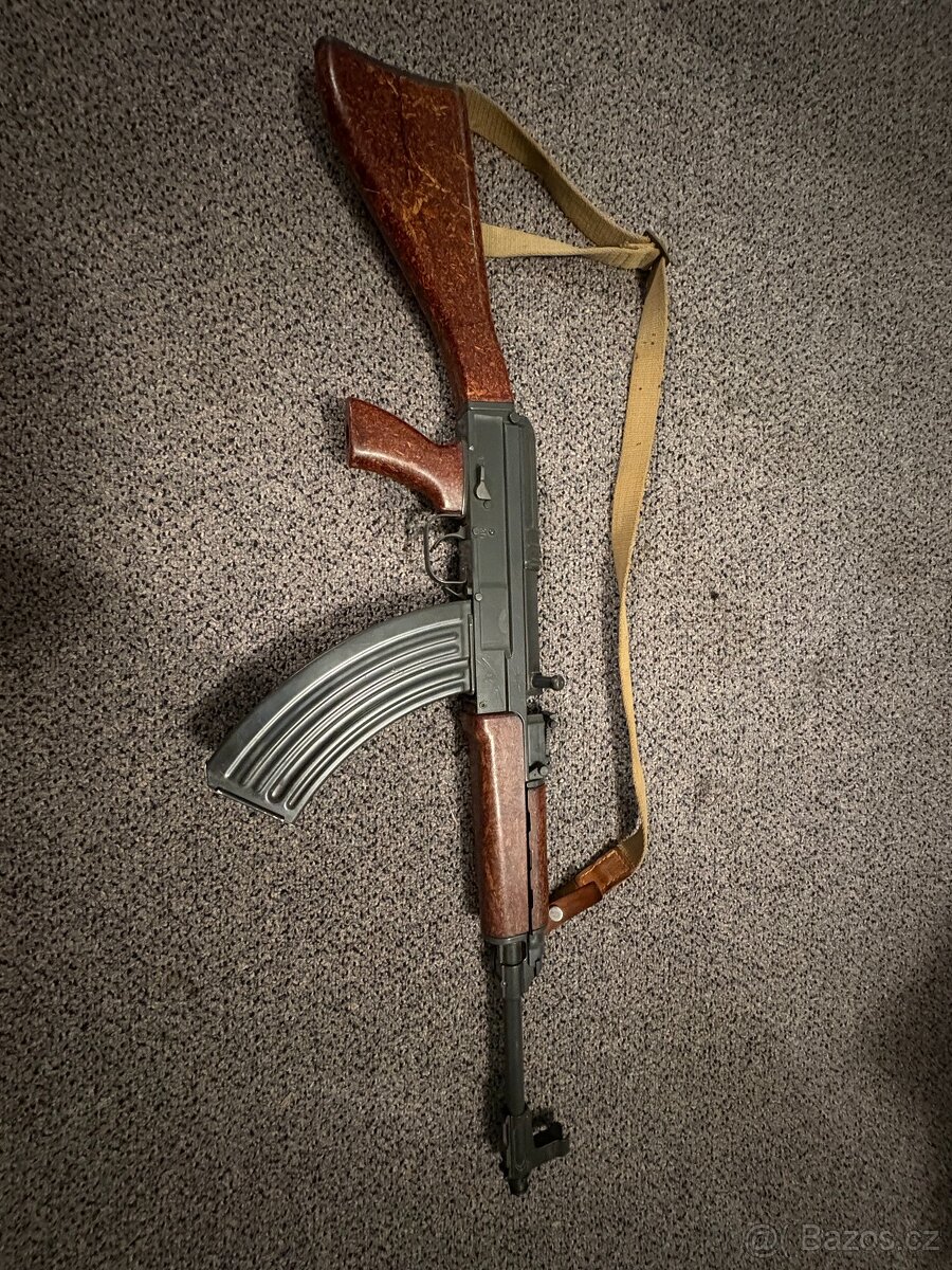 Prodám znehodnocený samopal vz. 58