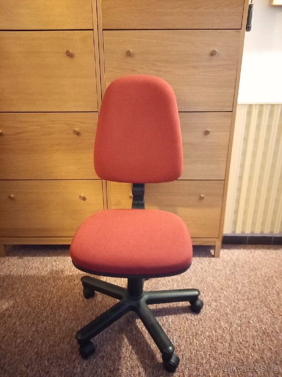 Pracovní čalouněná židle
