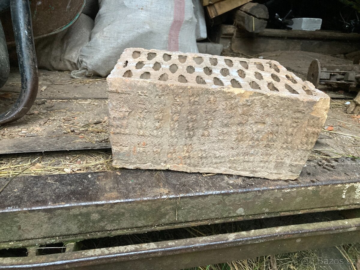 Staré cihly - velice zachovalé