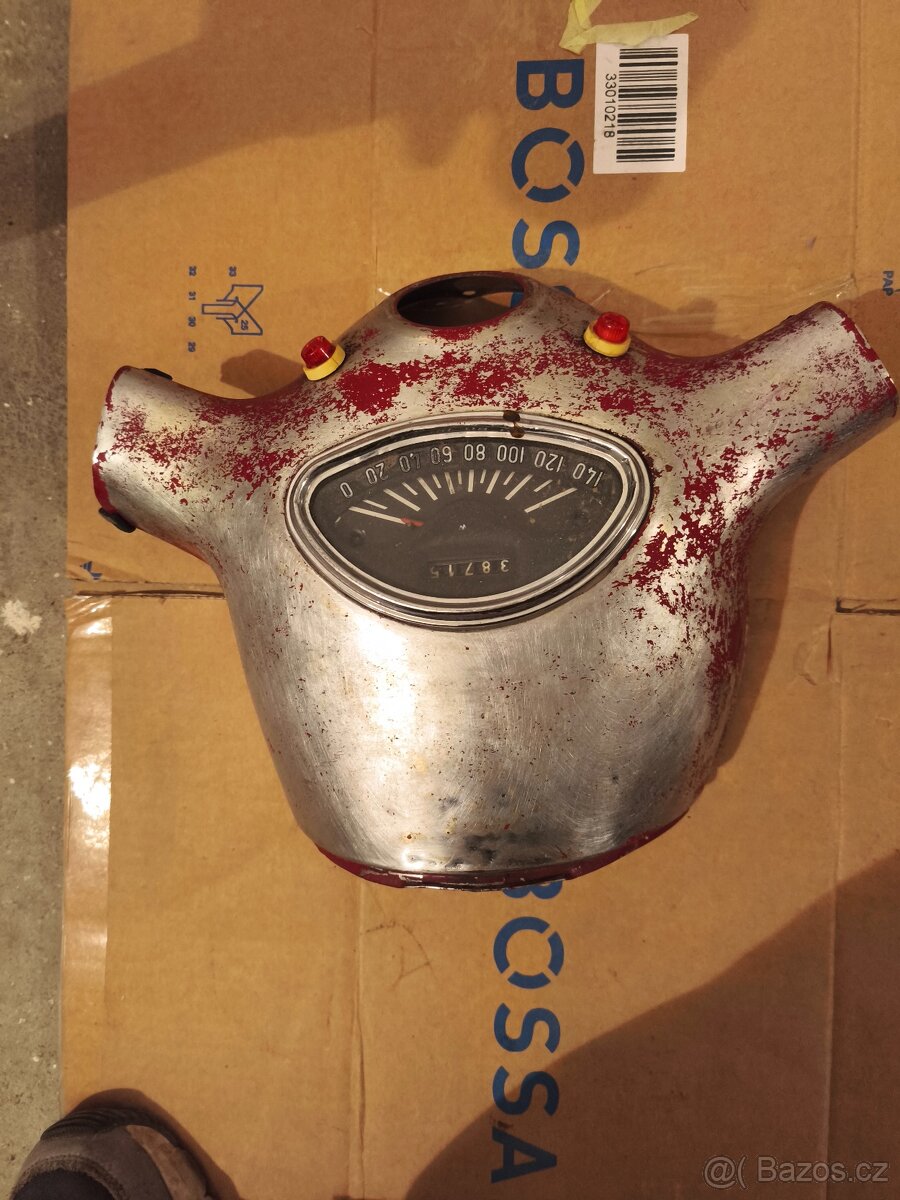 Přední maska a tachometr Jawa Panelka