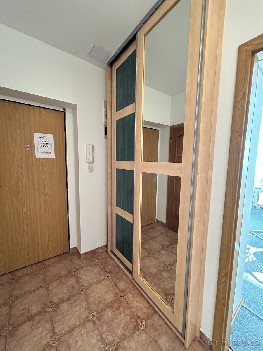 Vestavěná skříň