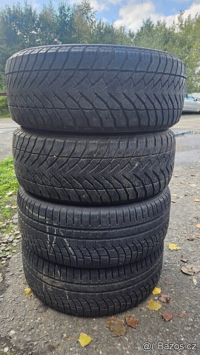 Sada zimních pneu rozměr 235/55/17 značka Goodyear