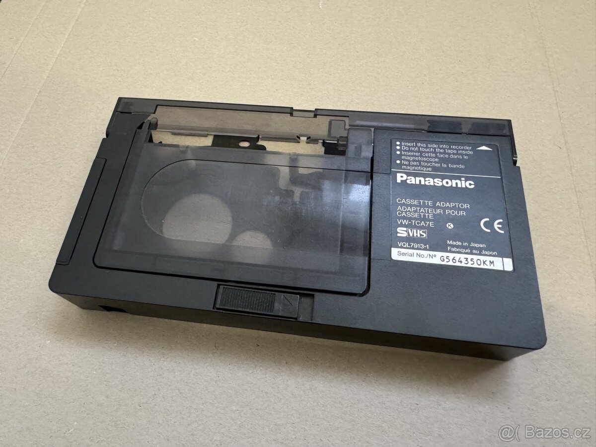Adaptér pro VHS-C kazety do VHS video přehrávače