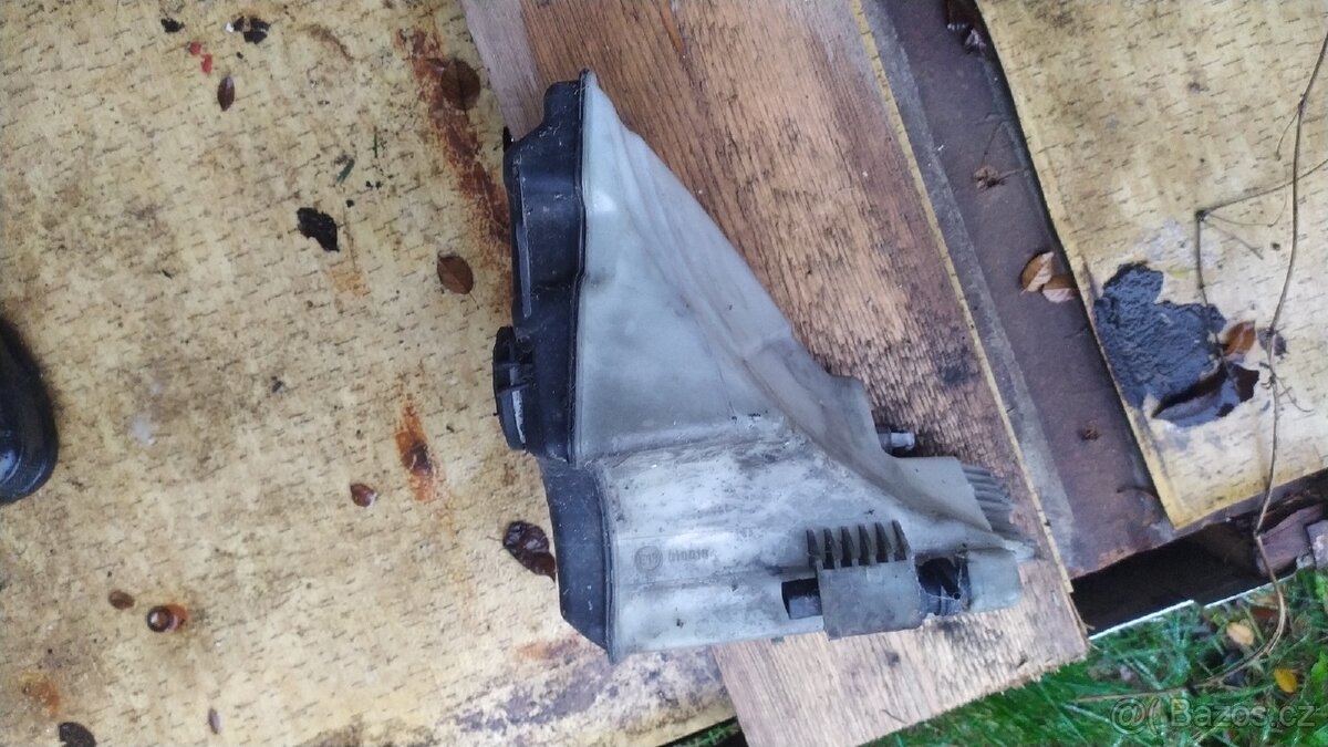 Nádržka ostřikovačů BMW E46