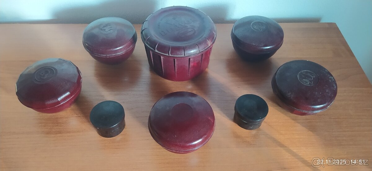 Retro bakelitové krabičky