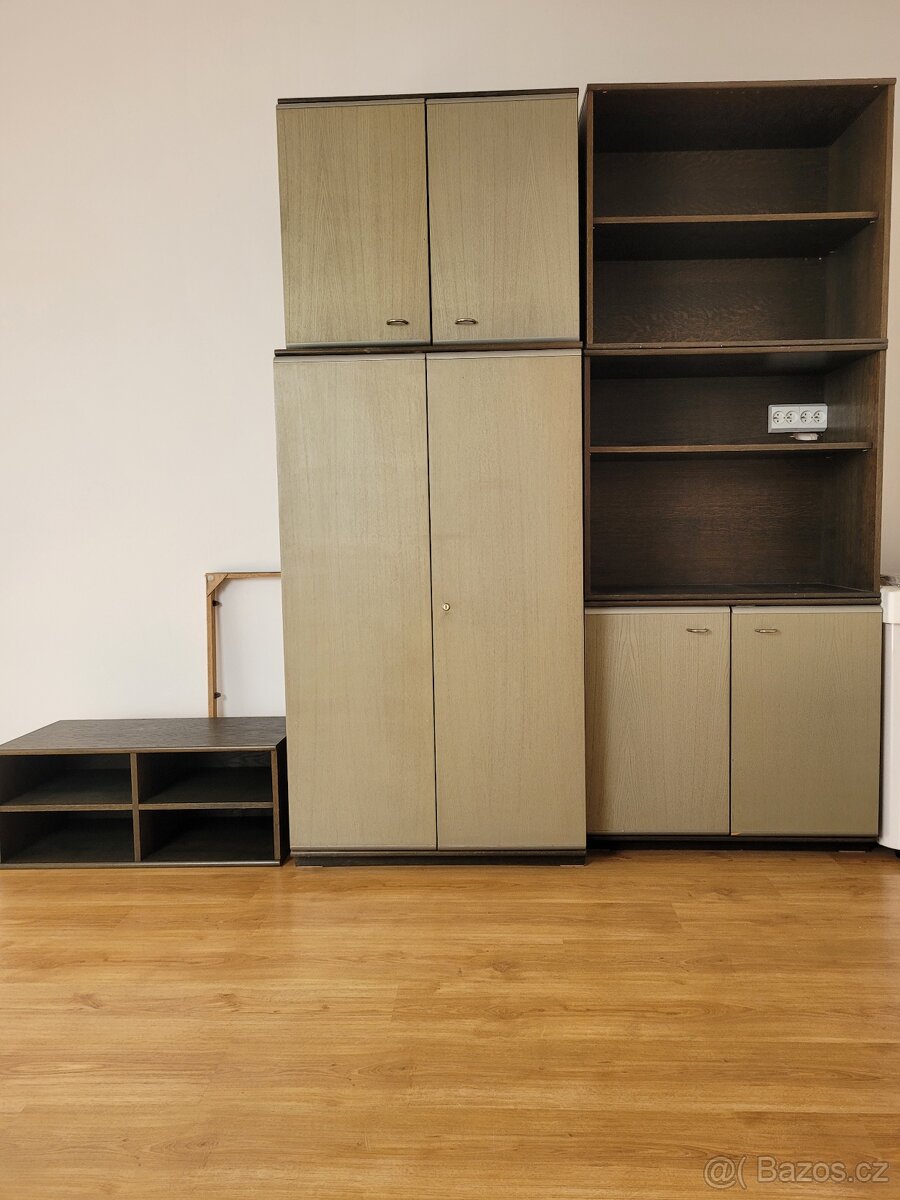 Obývací stěna - skříňky a skříně