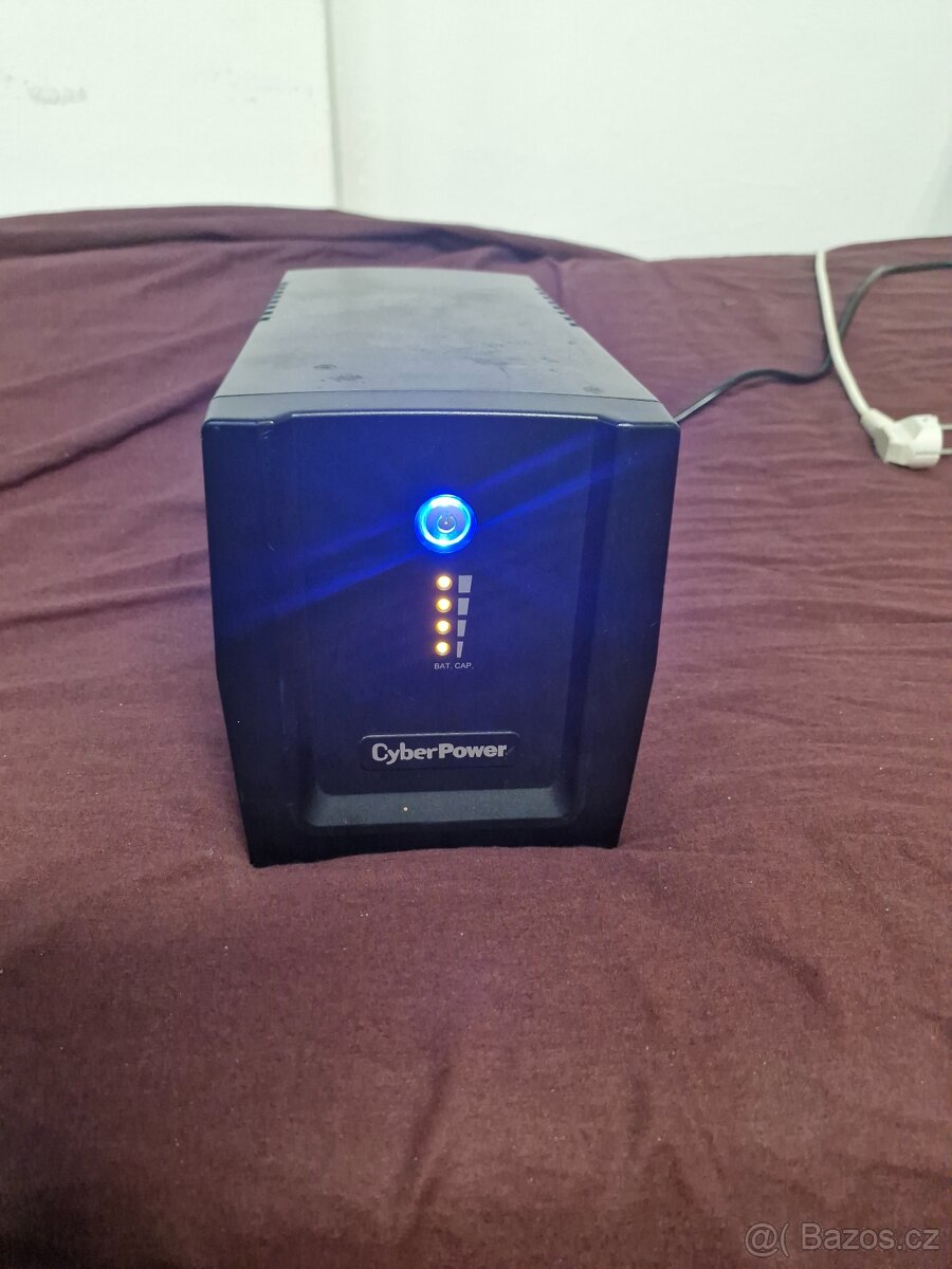 Záložní zdroj CYBERPOWER UT2200E