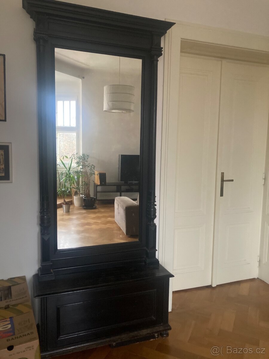 Starožitné zrcadlo