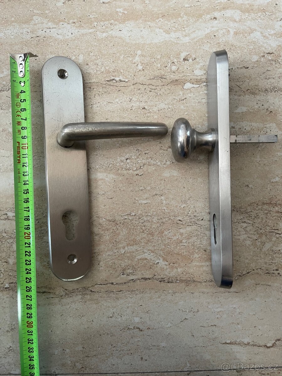 Kování na vchodové dveře 25 cm