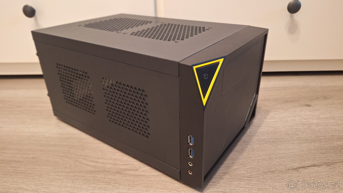 Počítačová skříň Sharkoon C10