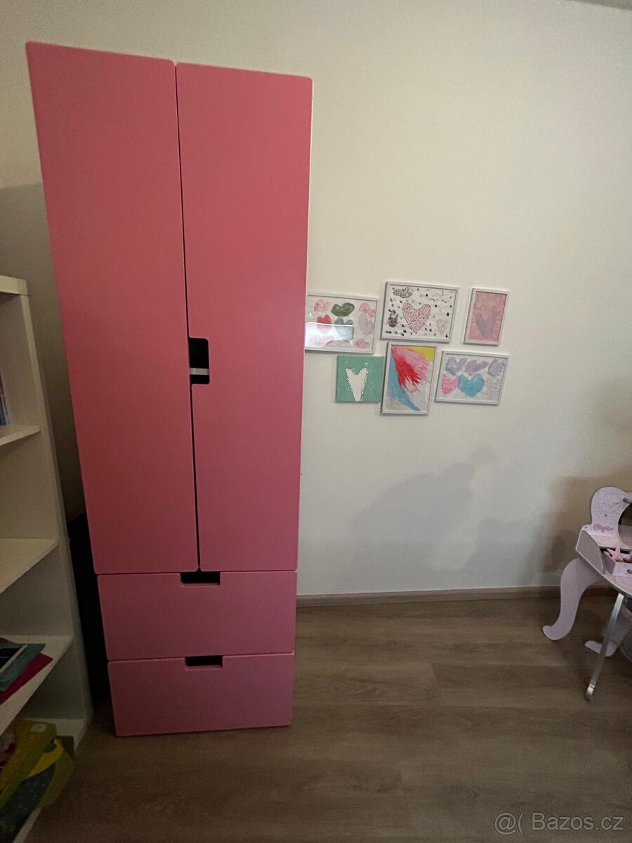 Šatní skříň- růžová
