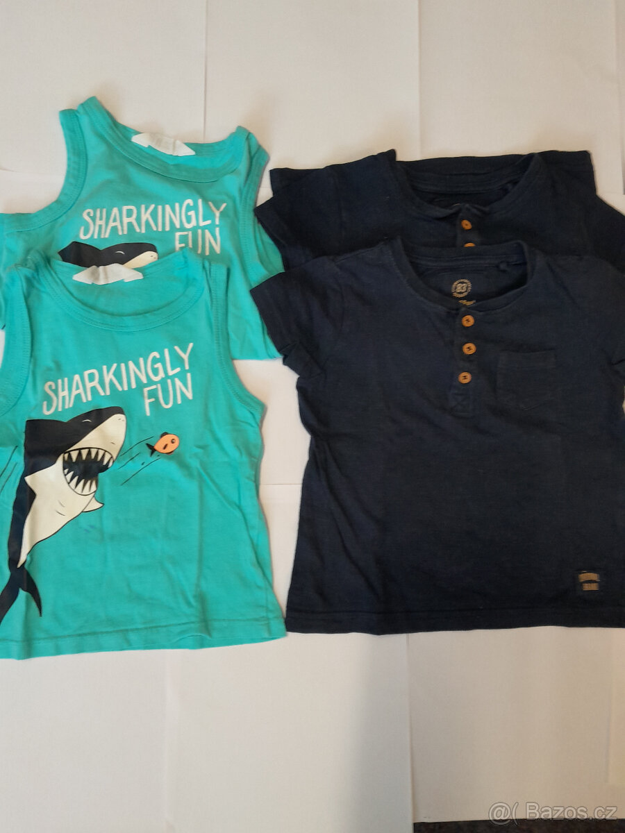 Tílka a trička pro dvojčata