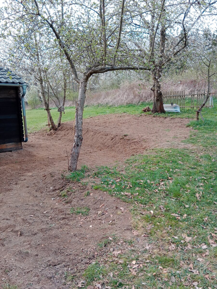 Rekreační pozemek 1400m2 voda, elektřina