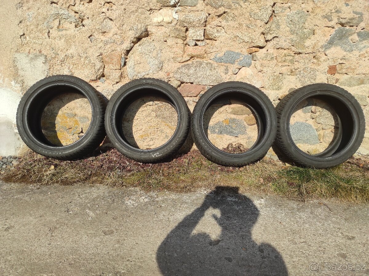 Zimní pneumatiky Firestone, 245/40 R19