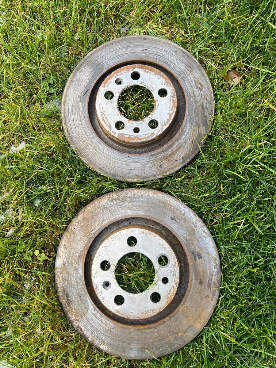 Brzdové kotouče a destičky Volgswagen Golf 4