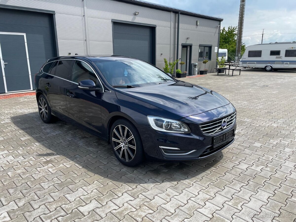 PRODÁNO Volvo V60 D6 Plug-in hybrid 212kw, hnědý intriér