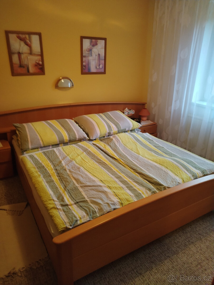 manželská postel