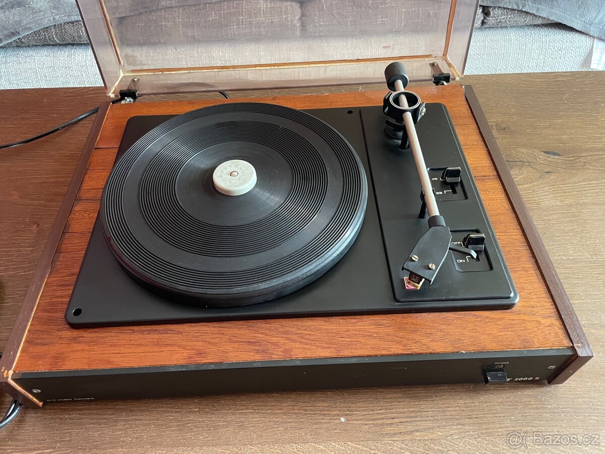 Gramofon HC-15