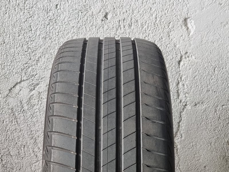 Letní Bridgestone 91V 225/45/17 (1ks pouze)