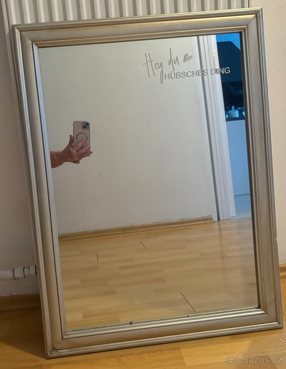 Zrcadlo nástěnné 72x54