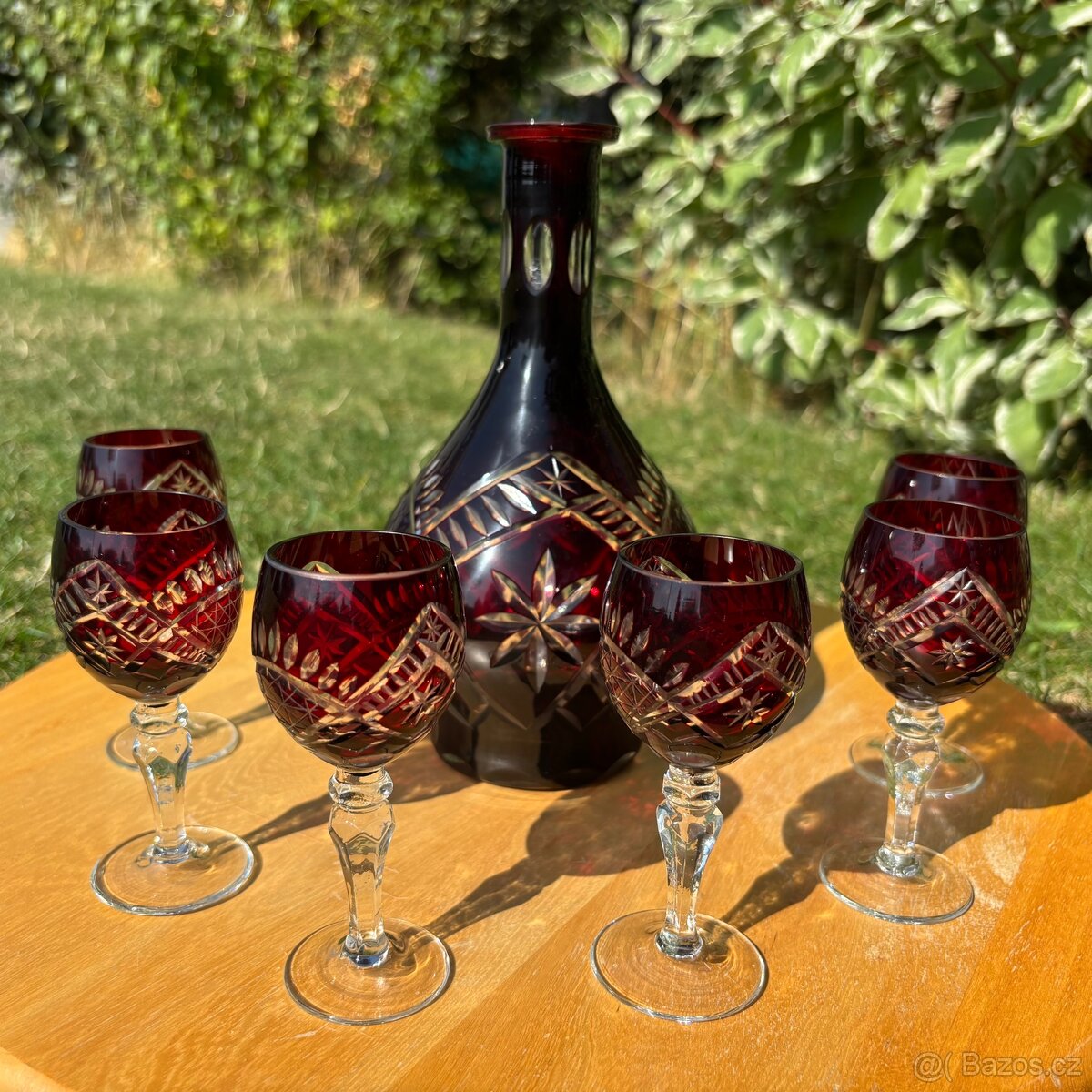 Český broušený křišťál – rubínová karafa + 6 skleniček