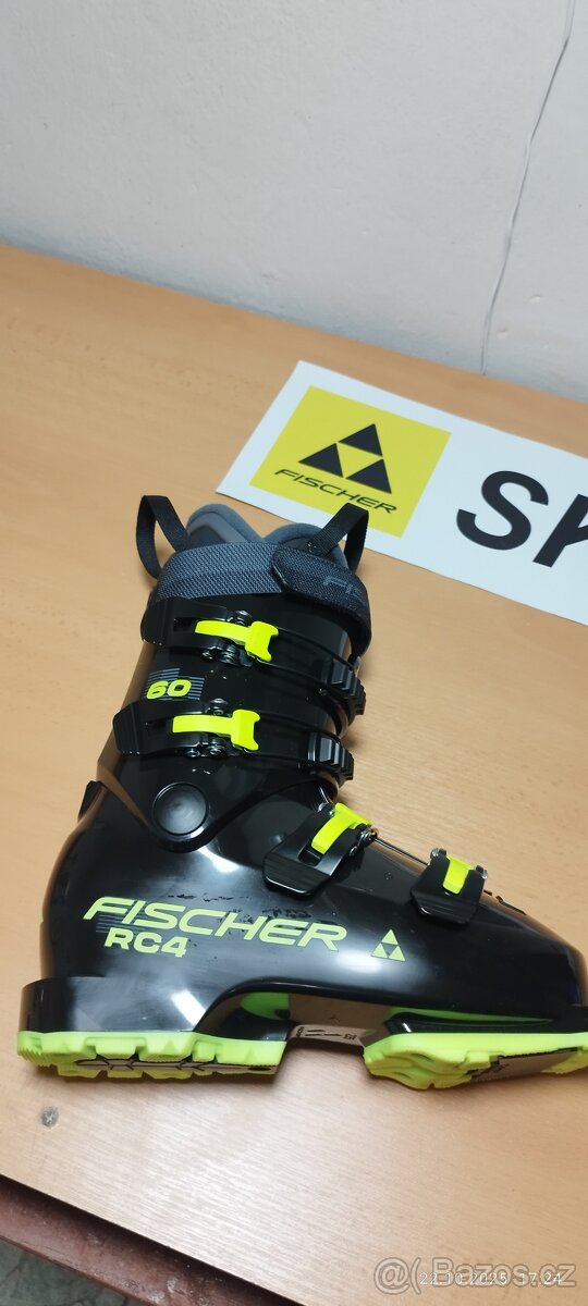 Prodám juniorské lyžařské boty FISCHER RC4