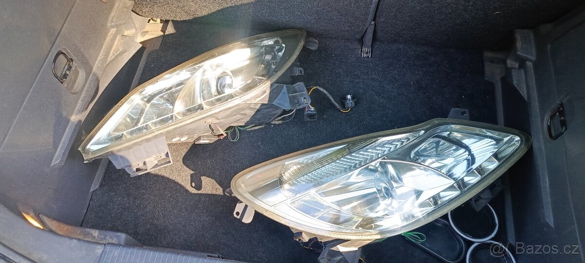 Opel Corsa D přední světla