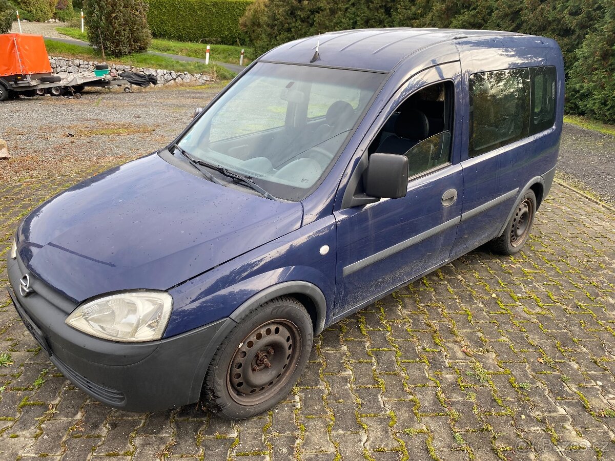 OPEL COMBO 1,3 Cdti 5 místný naj. 195.400 km
