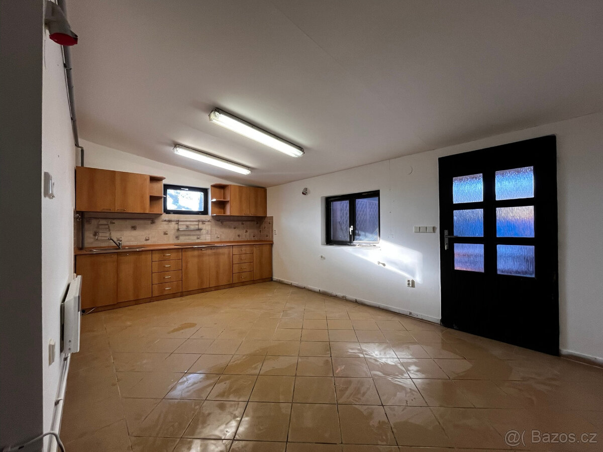 Pronájem ateliéru, skládku 30m2