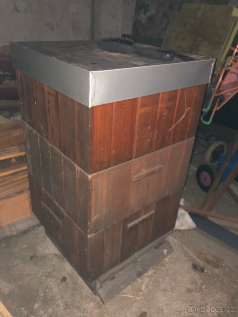 Prodám 9 x včelí úl - míra 39x24