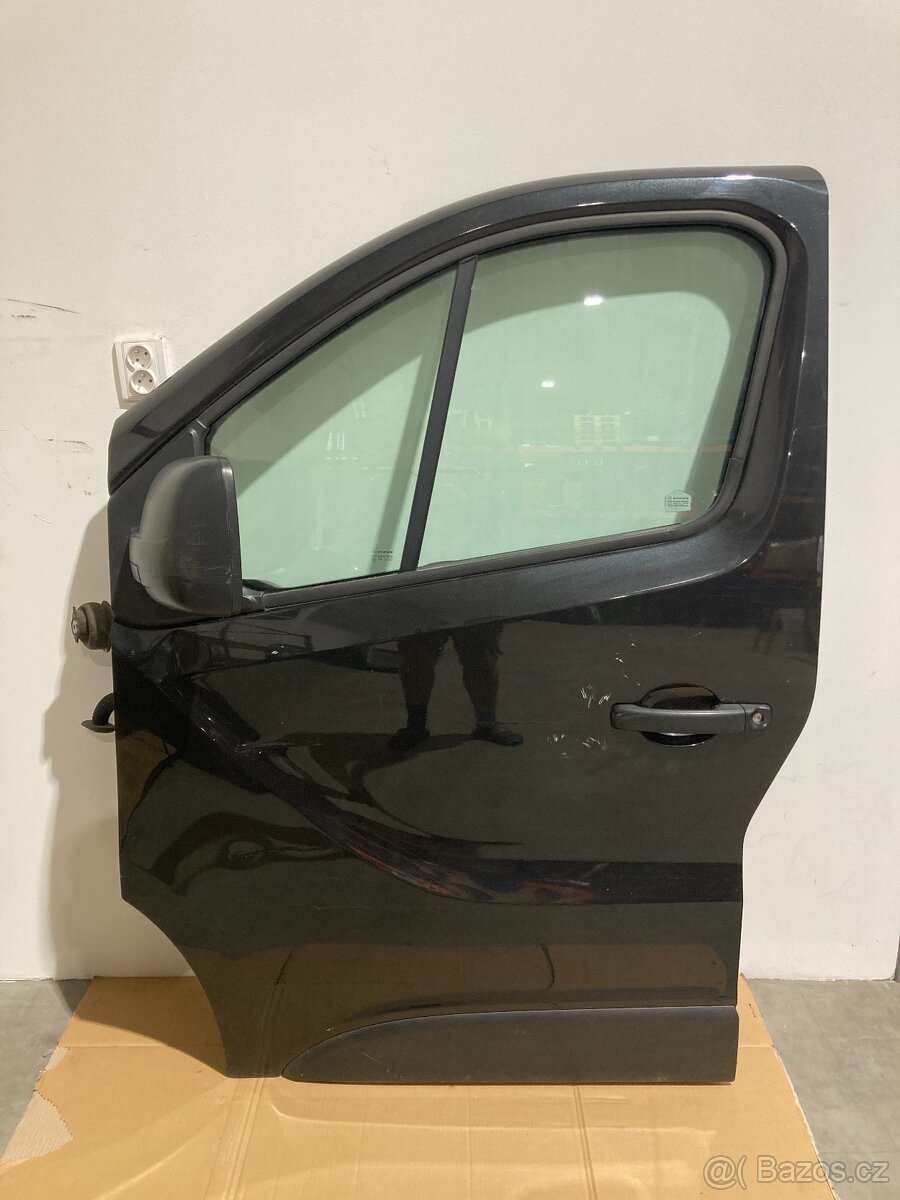 Dveře Opel Vivaro B levé + pravé kód barvy 92U