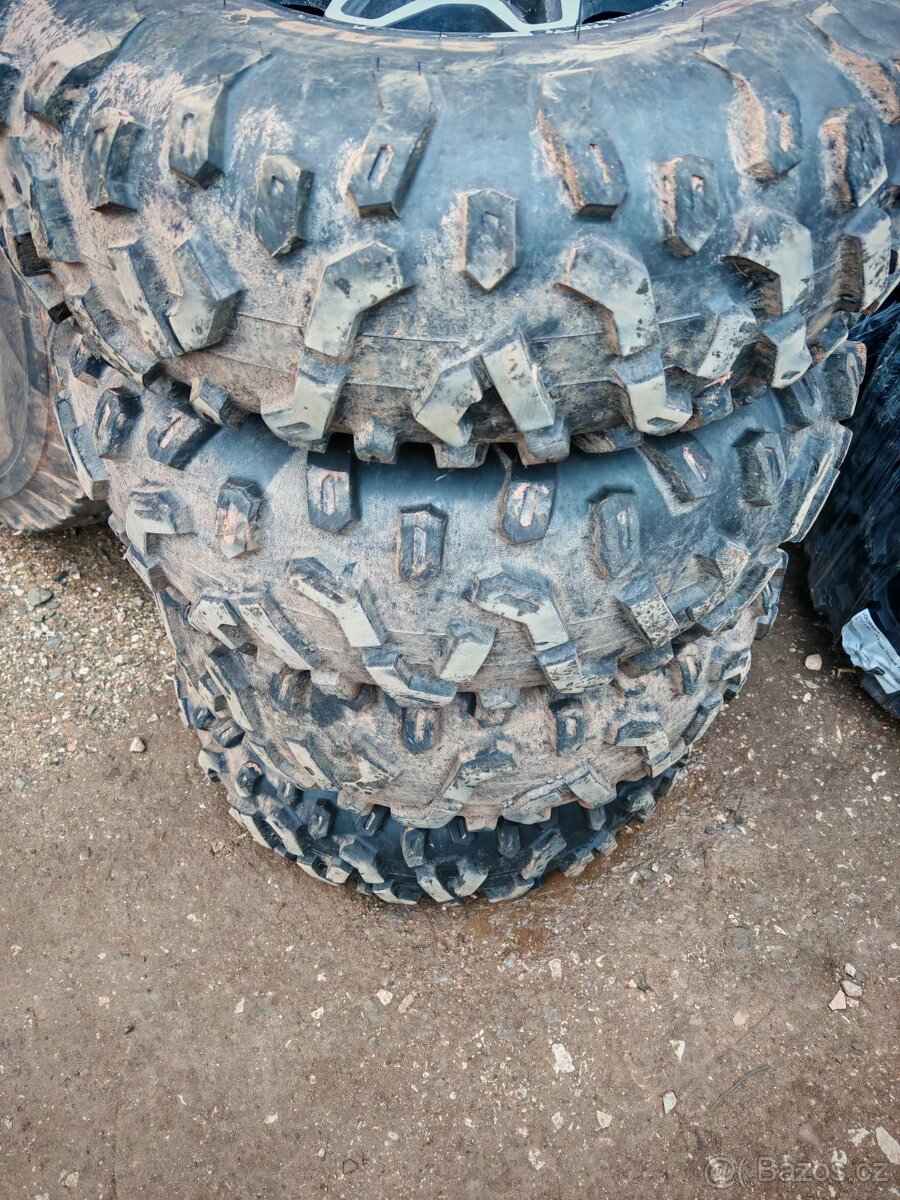 Pneu Stag na čtyřkolku / buggy