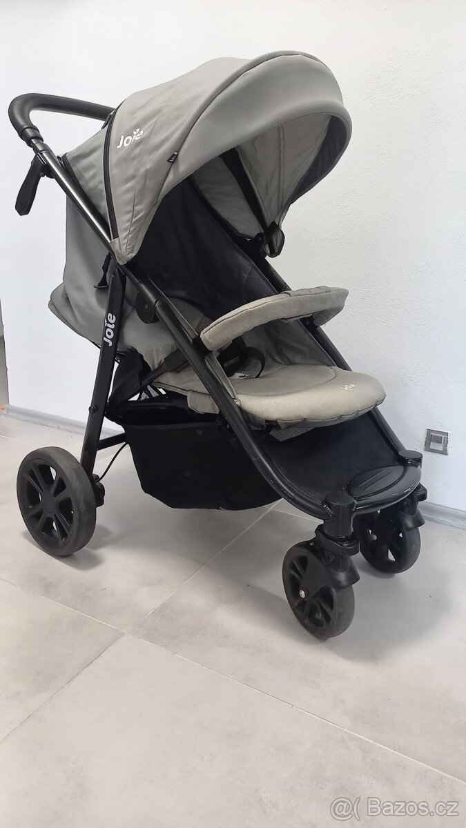 Kočárek JOIE