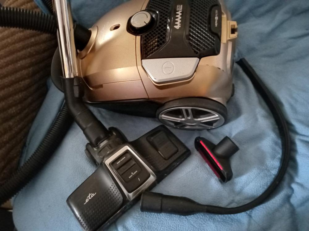 NOVÝ sáčkový vysavač ETA Avanto, zlatý