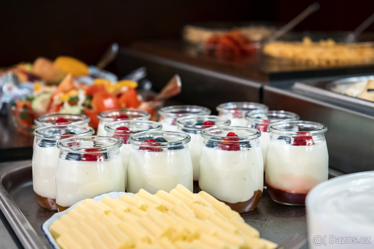 Hledáme hostesku hotelové snídaně (víkendová brigáda)