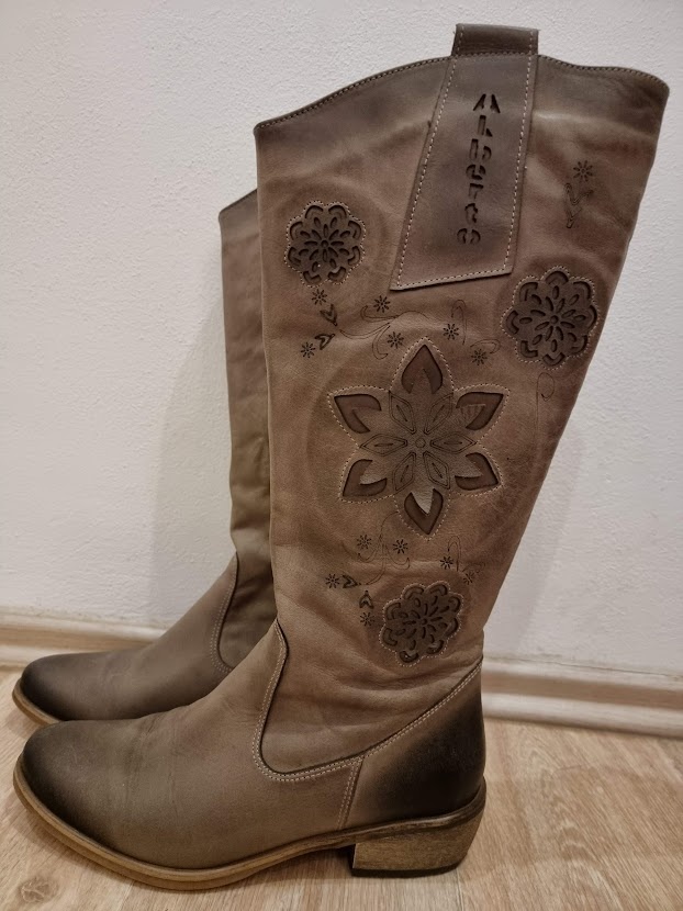 Kožené kozačky značky Alberto Violli vel. 38