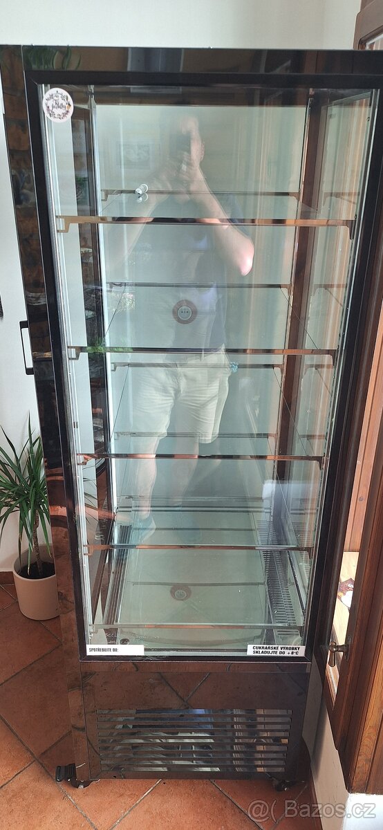 Cukrářská chladící vitrína